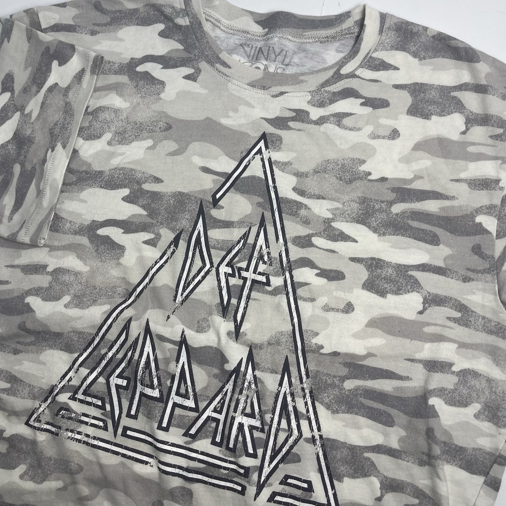Vinyl Icons Def Leppard Medium Camo Gray White Rock Ages Concert Tee T-Shirt